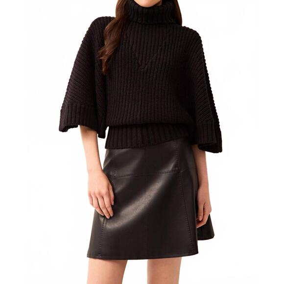 NEW MARIE OLIVER annika popover top in black - Picture 2 of 5